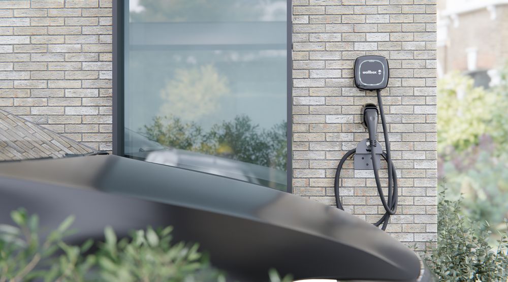 Voiture électrique en charge